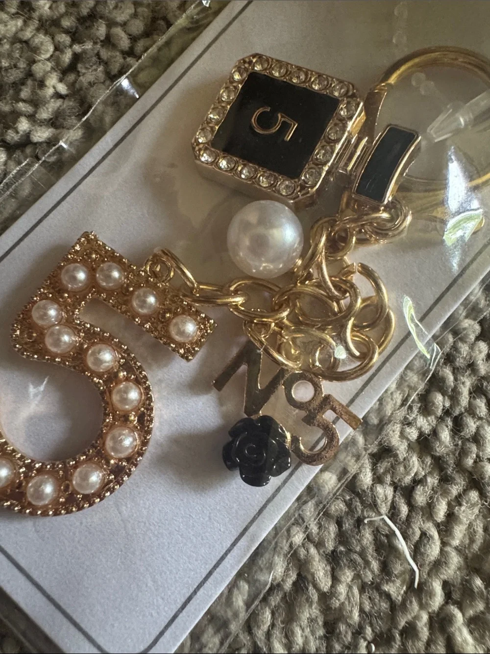 Fashion Jewelry Gold Pearl Number 5 Charm Keychain with Black Accent
